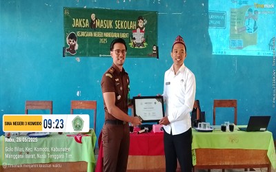 Kejaksaaan Negeri Manggarai Barat Gelar Jaksa Masuk Sekolah di SMA Negeri 3 Komodo Fokus Cegah Judi Online dan Bullying